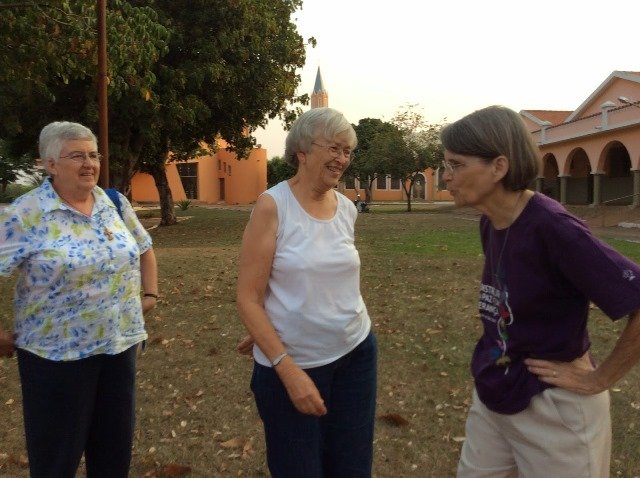 Irmãs Celebram 50 Anos no Brasil!